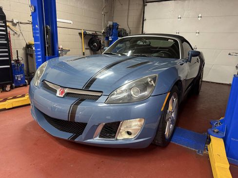 Used 2008 Saturn Sky Red Line image 2