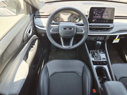 Certified 2025 Jeep Compass Latitude w/ Sun & Sound Group AWD/4WD image 11