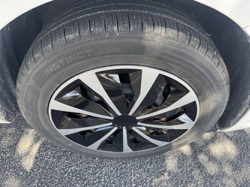 Used 2013 MAZDA MAZDA3 i Sport FWD image 21