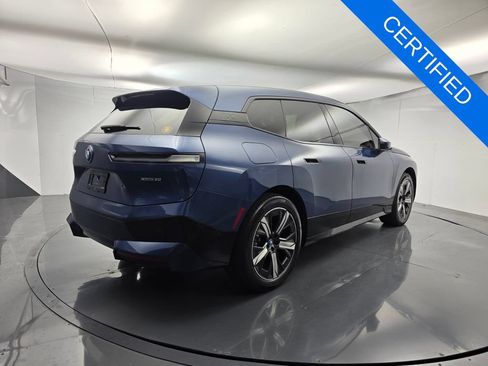 Used 2024 BMW iX xDrive50 w/ Premium Package AWD/4WD image 4