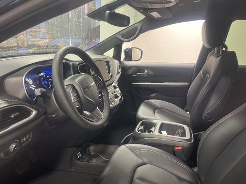New 2026 Chrysler Pacifica Select image 10
