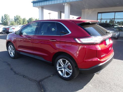 Used 2018 Ford Edge Titanium w/ Technology Package AWD/4WD image 3