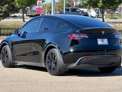 Used 2022 Tesla Model Y Long Range AWD/4WD image 6
