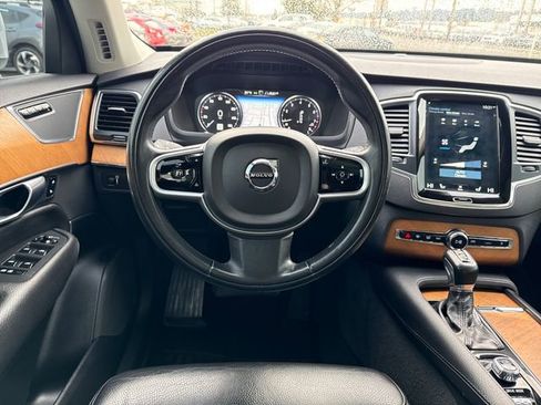Used 2021 Volvo XC90 T6 Momentum w/ Climate Package image 18