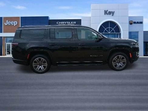 Used 2025 Jeep Wagoneer 4WD w/ Convenience Group I image 7