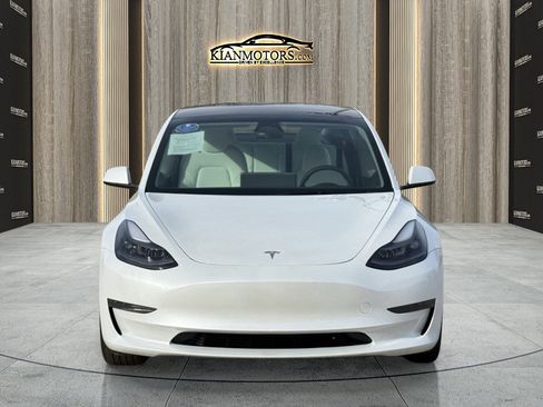 Used 2023 Tesla Model 3 Standard Range image 2
