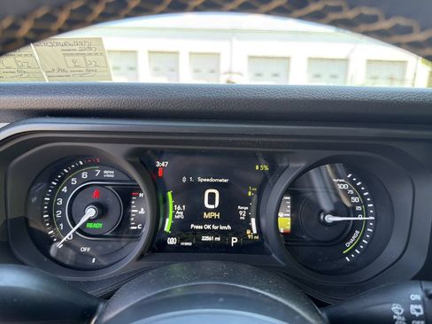 Used 2024 Jeep Wrangler Unlimited AWD/4WD image 23