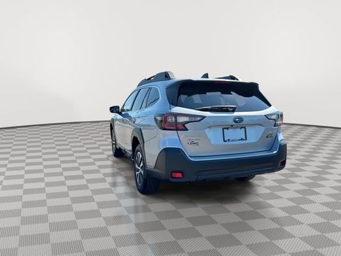 Used 2025 Subaru Outback Premium AWD/4WD image 9