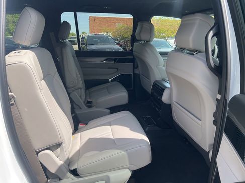 New 2026 Jeep Grand Wagoneer Limited AWD/4WD image 18