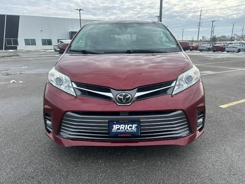 Used 2018 Toyota Sienna XLE Premium image 9