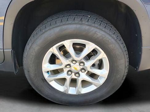 Used 2022 Chevrolet Traverse LS image 27
