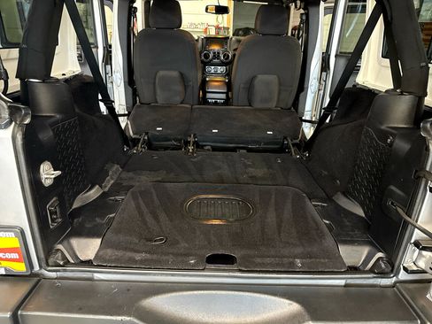 Used 2015 Jeep Wrangler Unlimited Sport w/ Quick Order Package 24S image 32