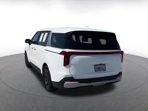 Used 2026 Kia Carnival FWD image 10
