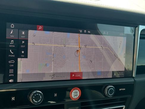 Certified 2025 Porsche Macan Base image 30