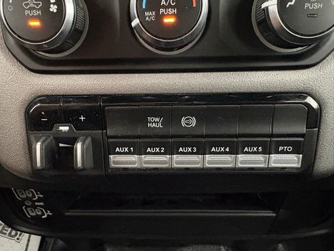 Used 2024 RAM 3500 Tradesman w/ Chrome Appearance Group AWD/4WD image 28