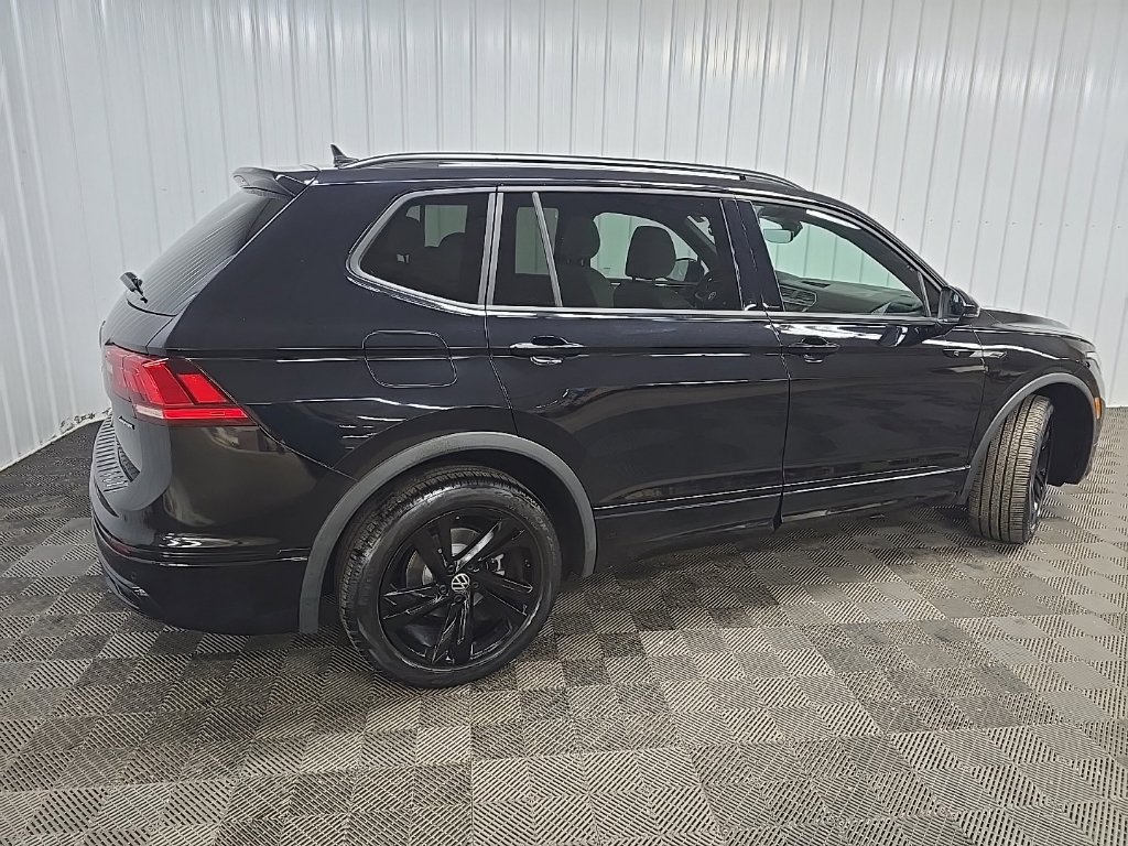 Used 2023 Volkswagen Tiguan SE R-Line AWD/4WD image 3