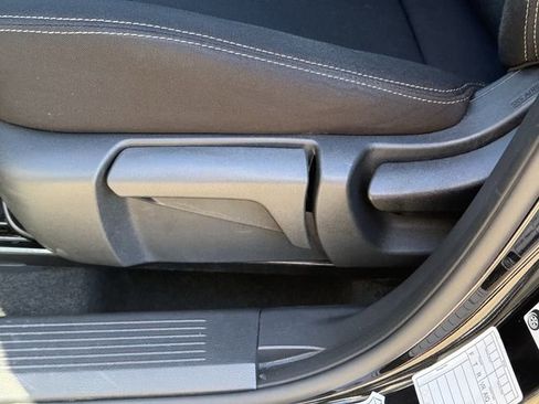 Used 2023 Nissan Rogue S image 23