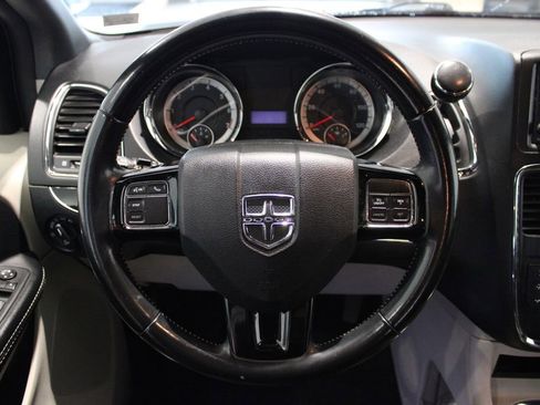 Used 2019 Dodge Grand Caravan SXT FWD image 23