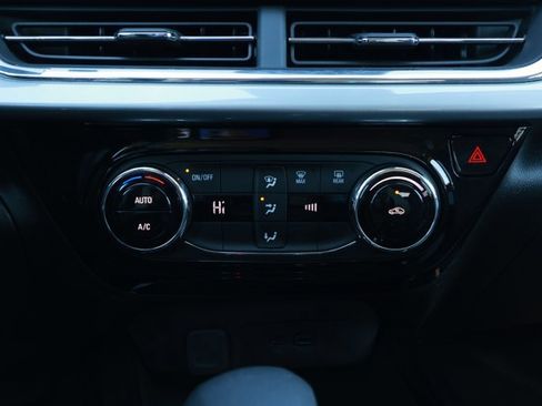 Used 2025 Chevrolet Trax LT image 17