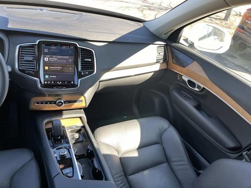 Used 2025 Volvo XC90 B5 Plus image 15