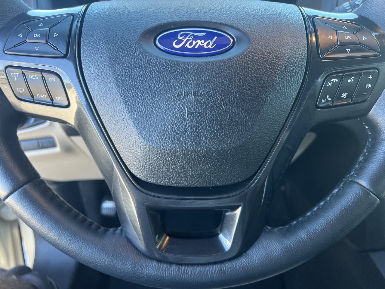 Used 2018 Ford Explorer XLT w/ Equipment Group 202A AWD/4WD image 12