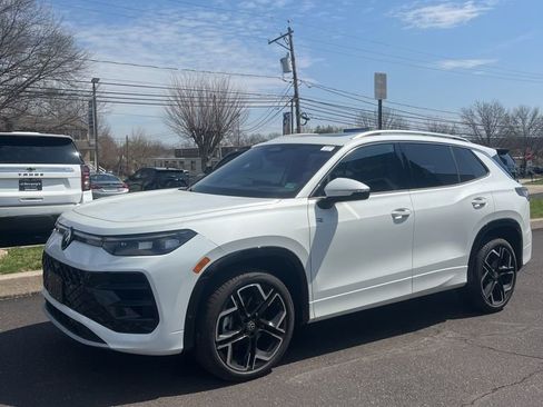 Used 2026 Volkswagen Tiguan SEL R-Line image 3