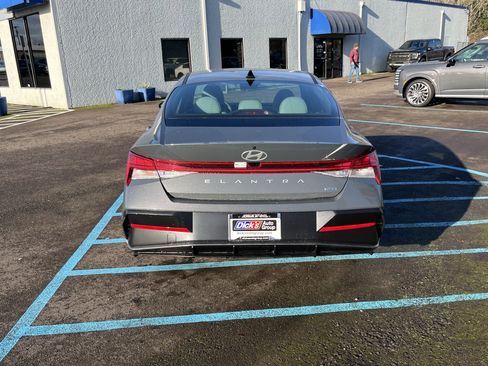 New 2026 Hyundai Elantra Limited FWD image 4