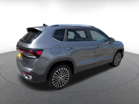Used 2025 Volkswagen Taos SE FWD image 15