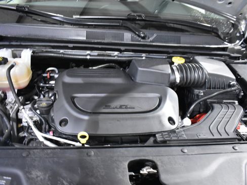 Used 2023 Chrysler Pacifica Touring-L FWD image 33