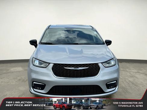 Used 2024 Chrysler Pacifica Limited FWD image 11