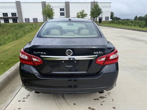 Used 2016 Nissan Altima 3.5 SL FWD image 2