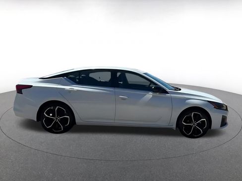 Used 2025 Nissan Altima 2.5 SR image 16