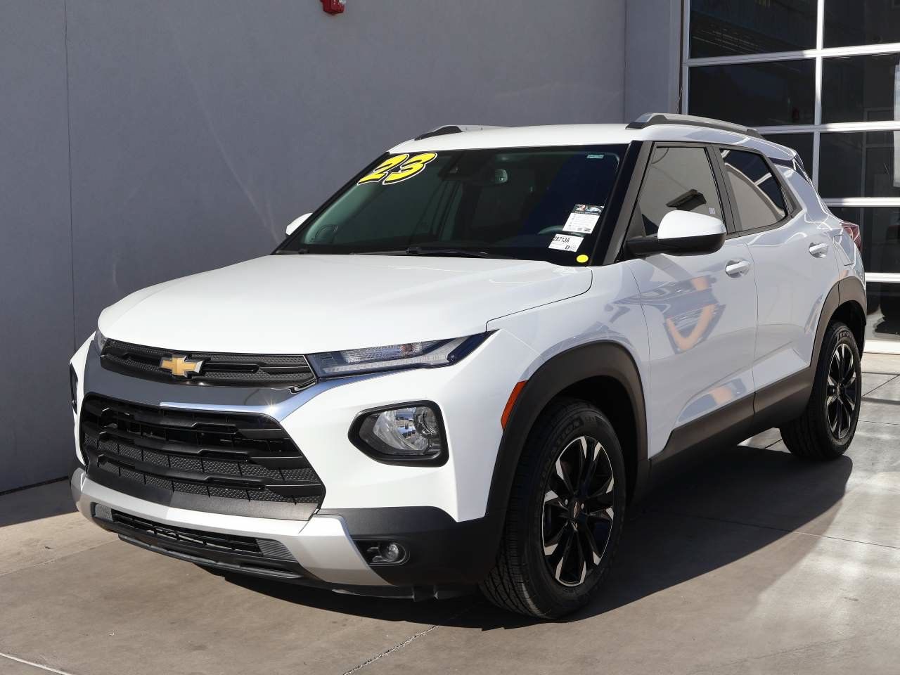Used 2023 Chevrolet TrailBlazer LT w/ Convenience Package FWD image 1