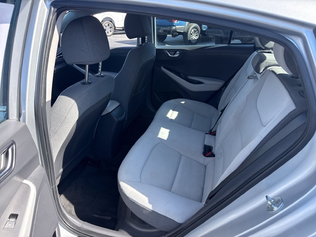 Used 2022 Hyundai Ioniq SEL FWD image 15