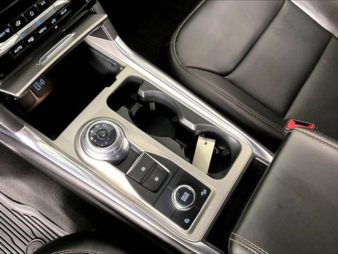 Used 2023 Ford Explorer Limited w/ Equipment Group 301A AWD/4WD image 17
