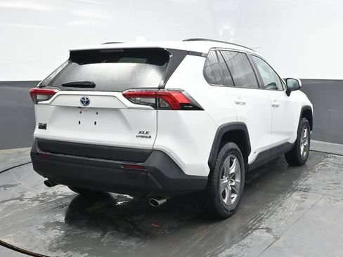 Used 2022 Toyota RAV4 XLE AWD/4WD image 6