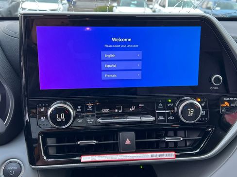 New 2026 Toyota Highlander Platinum image 22