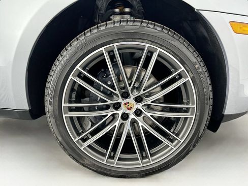 Used 2026 Porsche Macan AWD/4WD image 33