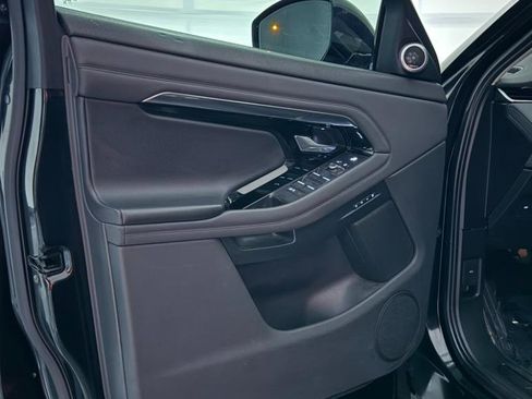 Used 2020 Land Rover Range Rover Evoque SE image 17
