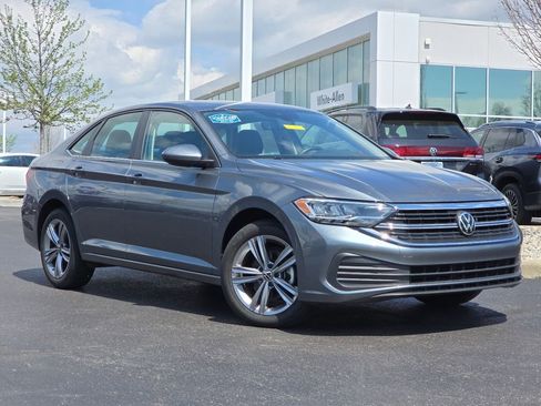 Used 2023 Volkswagen Jetta SE FWD image 1
