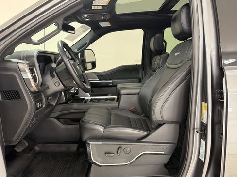 Certified 2025 Ford F250 Platinum w/ FX4 Off-Road Package AWD/4WD image 5