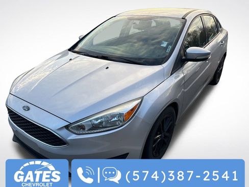 Used 2015 Ford Focus SE image 1