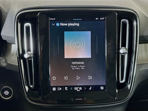 Used 2025 Volvo XC40 B5 Core image 21