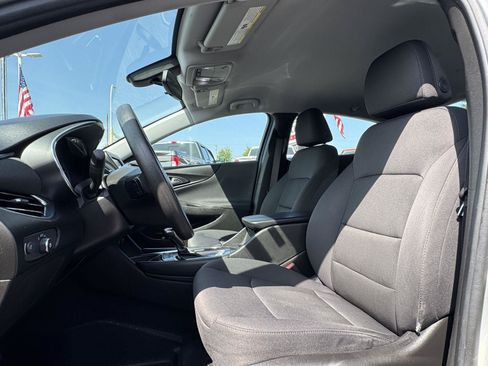 Used 2017 Chevrolet Malibu LT FWD image 16