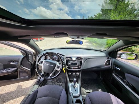 Used 2012 Chrysler 200 Touring FWD image 19