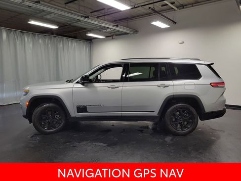 Used 2023 Jeep Grand Cherokee L Limited AWD/4WD image 5