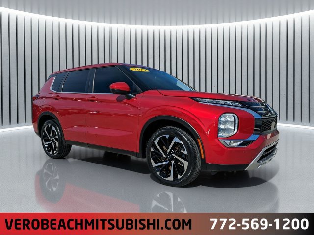 Used 2023 Mitsubishi Outlander SE FWD image 1