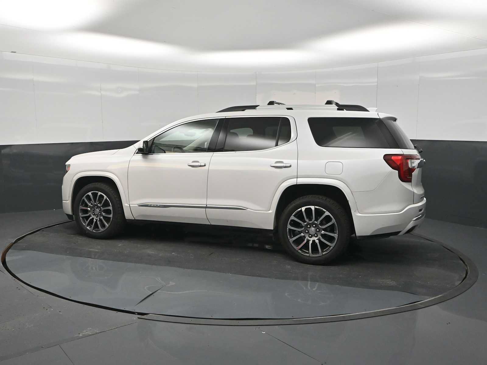 Used 2022 GMC Acadia Denali w/ Denali Ultimate Package AWD/4WD image 9