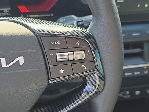 Certified 2025 Kia K4 FWD image 31