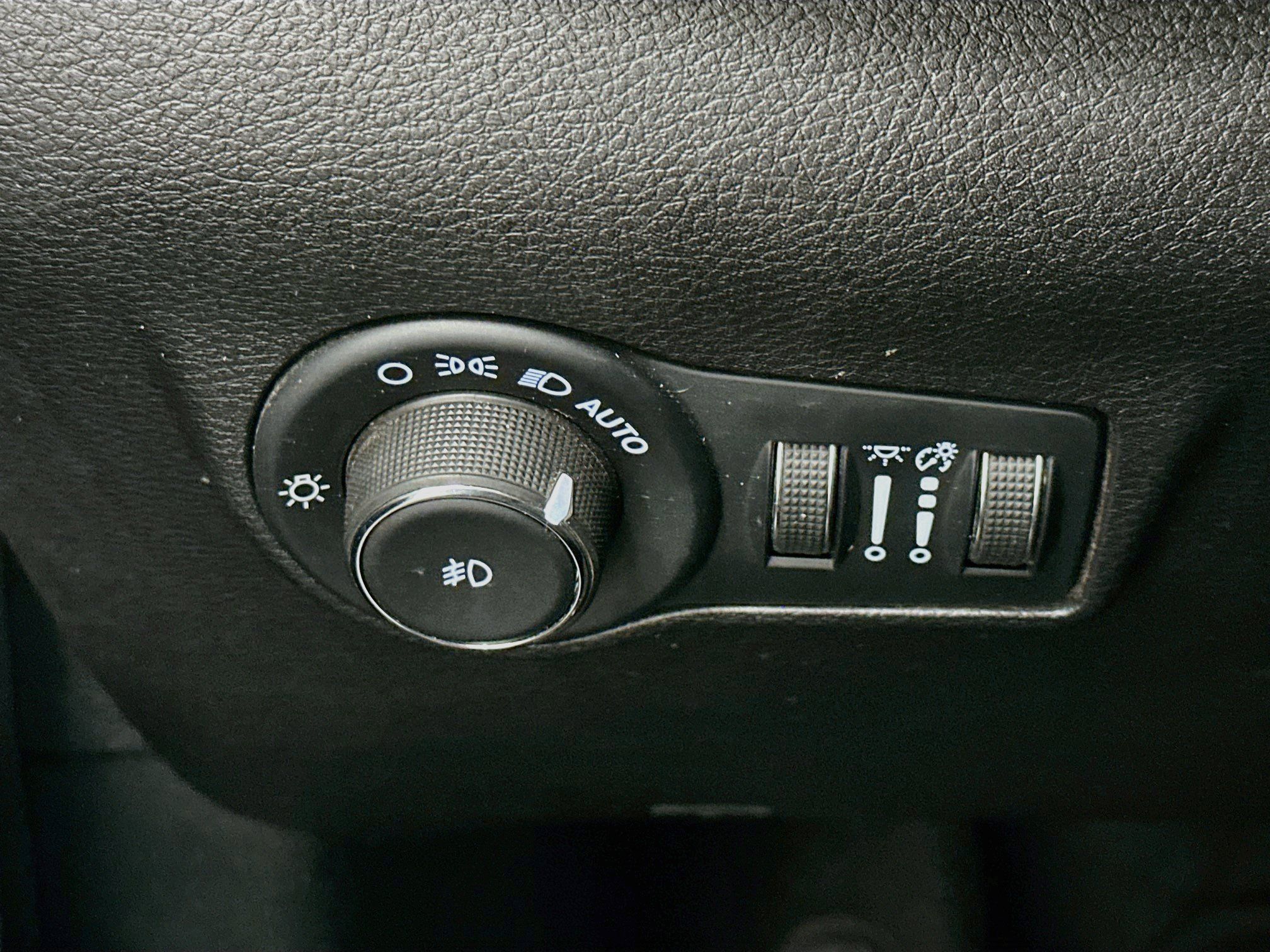 Used 2025 Jeep Compass Trailhawk AWD/4WD image 17